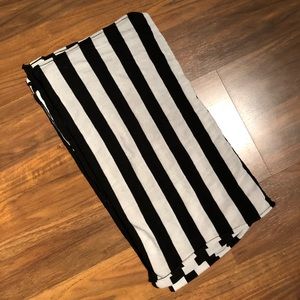 Black and grey stripped scarf